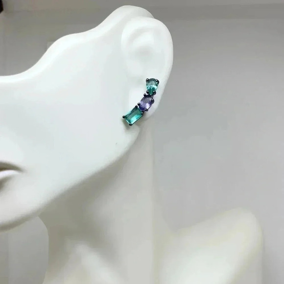 FLORA Stud Earrings - Picture 4 of 4